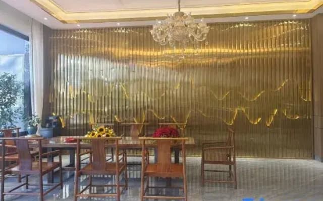 Xinyinlou Hotel (Xuanwei Station)