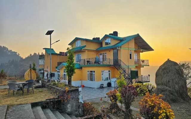 The Cozy Corner Hilltop 360 View Retreat