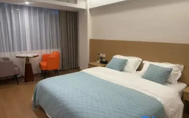 Longling Jinrun Hotel