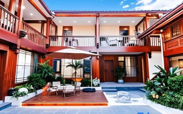 Xinyue·Mid villa Designer Homestay with Snow Mountain View (Dashuiche Store in the Ancient Town)