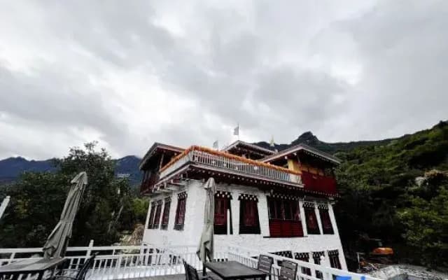 Gedabo Liyu Courtyard | Mountain View Homestay