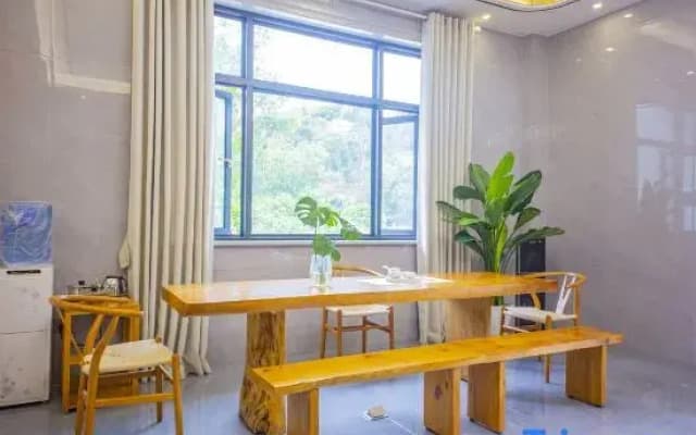 Weizhou Island Fanjian Xiaozhu Homestay (Lianchi Ao Beach Branch)