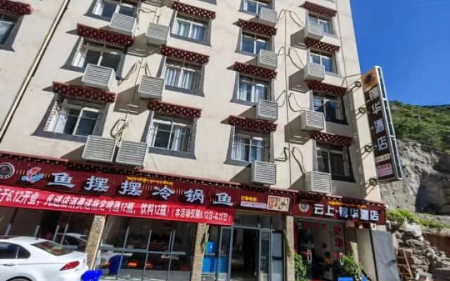 Yunshang Jinhua Hotel (Ganzi Danba County)