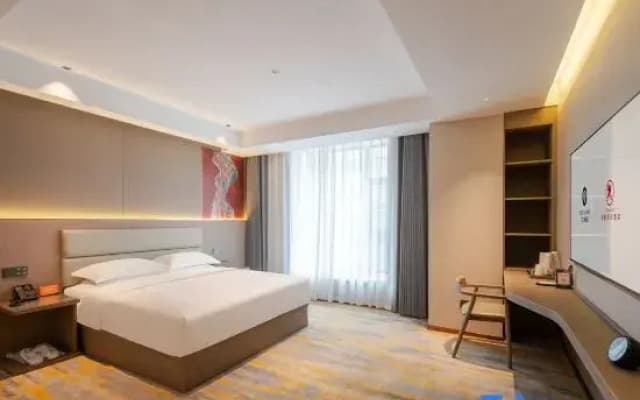 Jifeng International Hotel (Xinyang New 16th Street Branch)