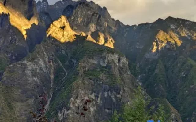 Mountain Stream Retreat Cliffside Homestay