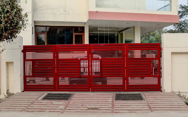 Super OYO Townhouse Gomti Nagar Sector 1 Formerly The Gahmar Inn