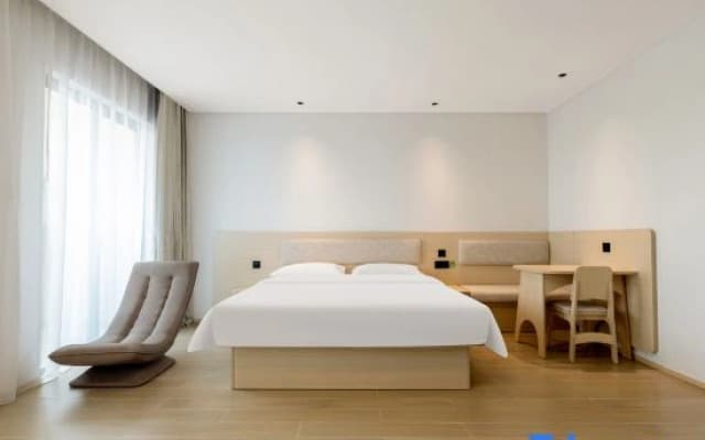Haiyou Hotel (Qinzhou Bonded Port Street Branch)