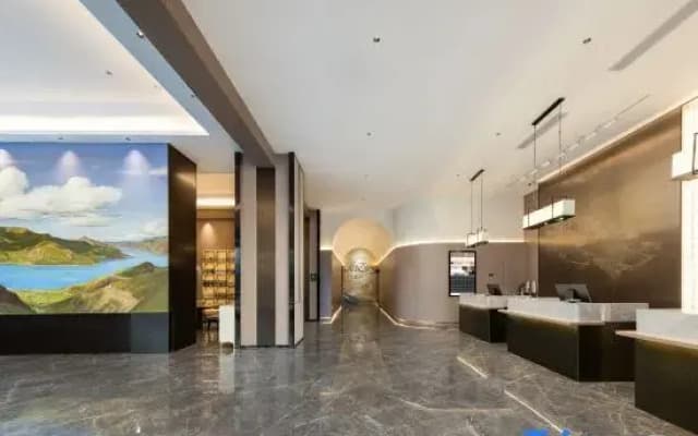 Shannan Baicheng Railway Station Yajiang Tianjie Atour Hotel