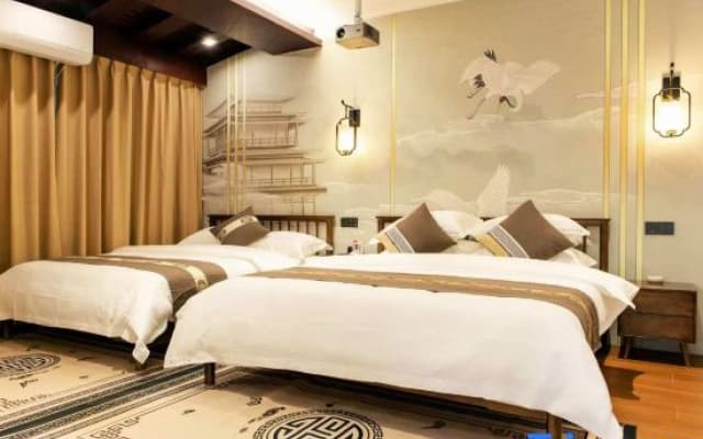 Luxi Qixi Bieyuan Homestay (Alu Ancient Cave Branch)