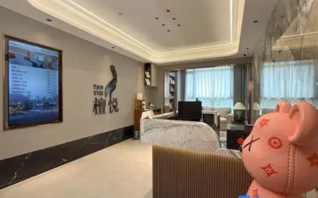 Tanyue Seaview Hotel (Zhanjiang Jinshawan Beach Wanda Plaza Branch)