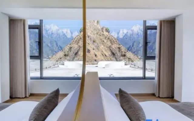 Wuyin Lanting Hotel (Shangri-La Tiger Leaping Gorge Scenic Area)