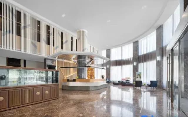 Homeinn Selected Hotel (Korla Jiaotong West Road People's Square)