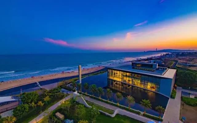 Zhonghai Vacation Homestay (Shantounan Railway Zhonghai Golden Coast Water Park)