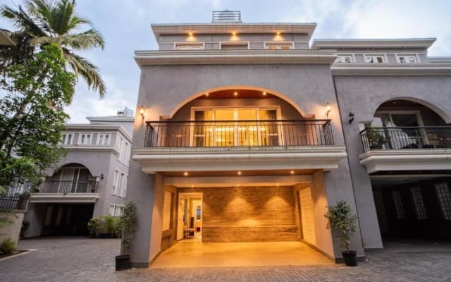 Elivaas Solace AquaVista 5BHK Villa