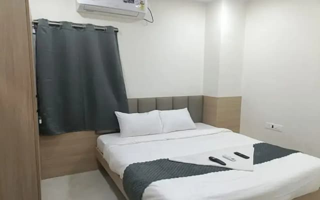 Hotel Saffron Groves