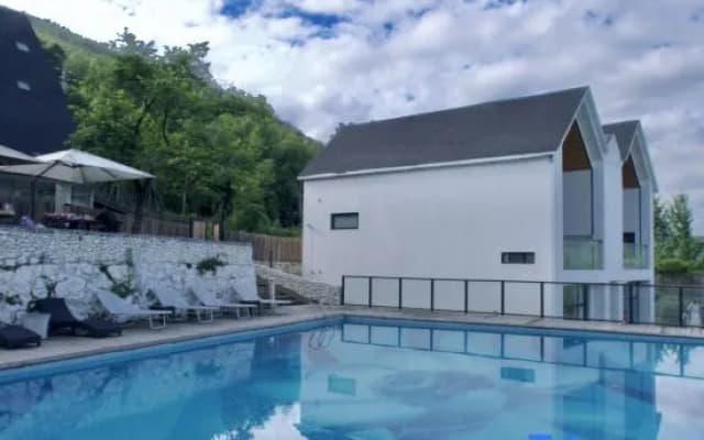 Lutos home