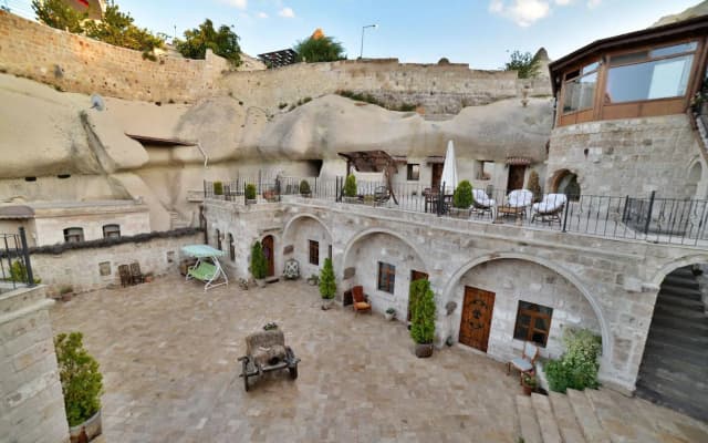 Grand Cave Suites