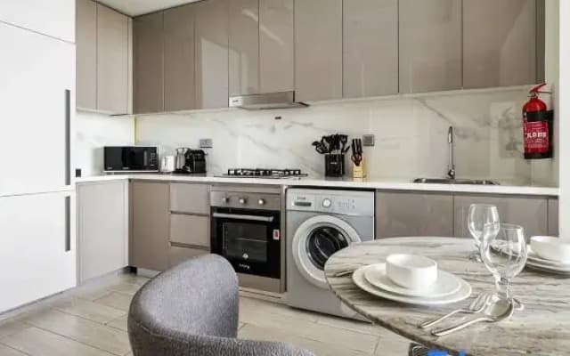 Cozy 1BR w/ Balcony Views Azizi Riviera, Meydan