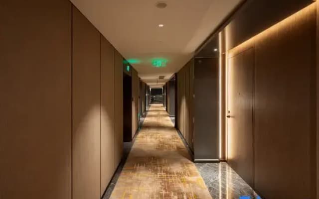 Hotel Five