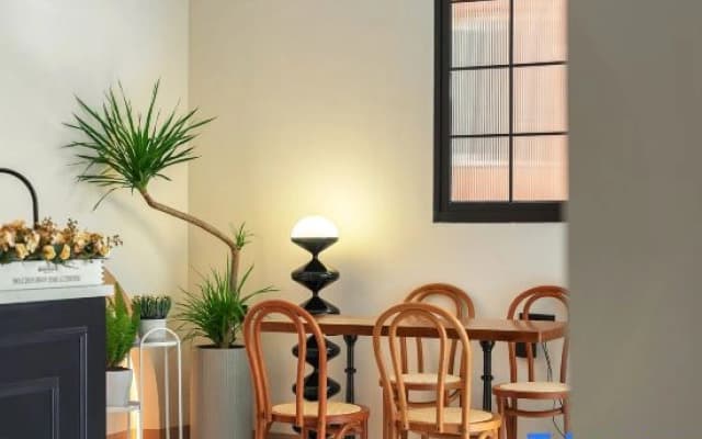 Salut Café Homestay
