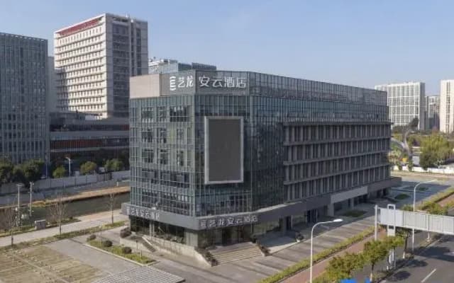 Yilong Anyun Hotel (Pinglong Road East Subway Station Branch, Suzhou Railway Station)