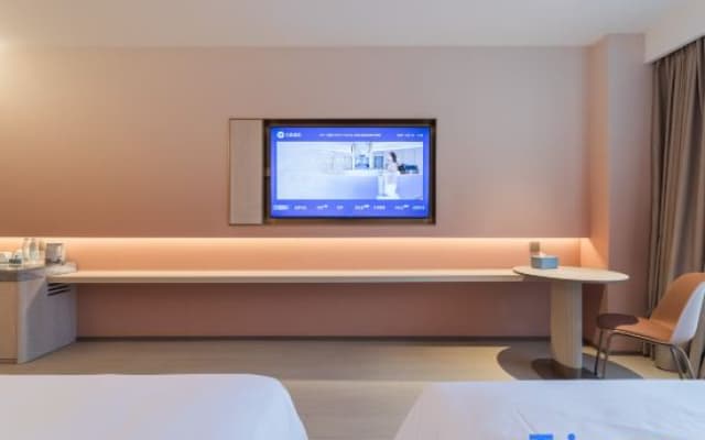 HanTing Hotel (Zhuzhou Vocational Education City CRRC)
