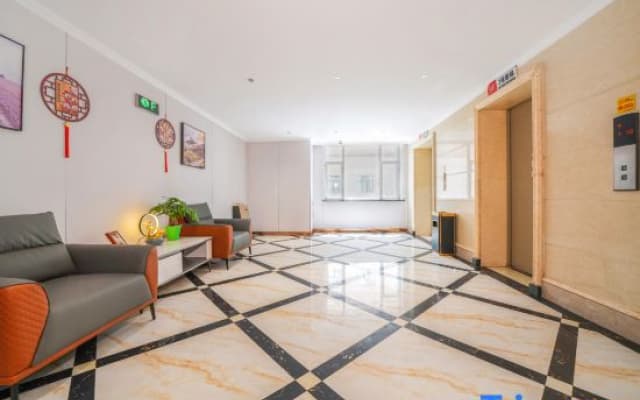 Super 8 Collection Hotel (South Railway Station Hotan 2nd Street)