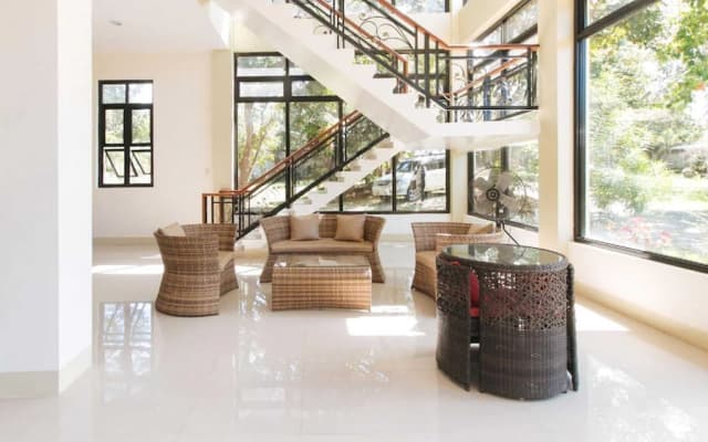 OYO 1152 Hotel Precious Garden Place