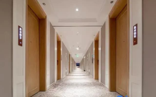 Vienna Hotel Honghu Aiguo Road Branch