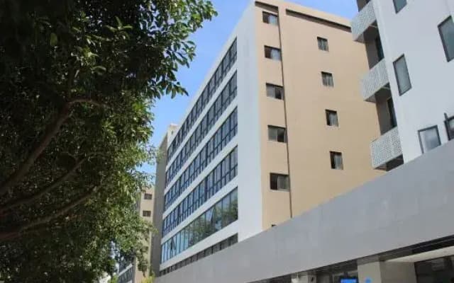 Huaren Yiju Smart Hotel (Lottonian Medical Care Cultural Village)