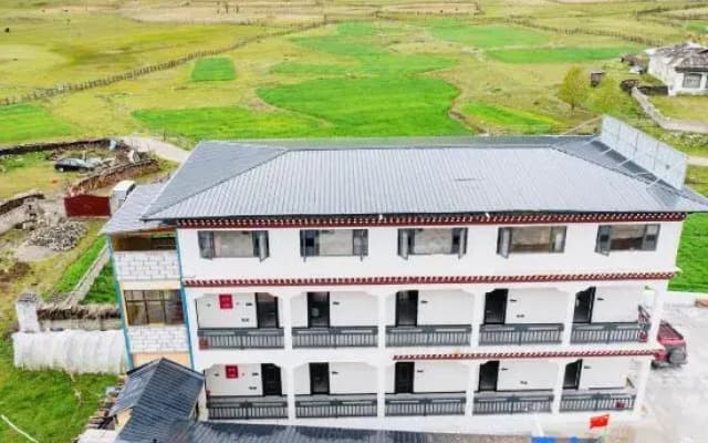 Jialabaili Peak Guesthouses