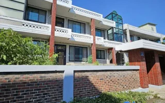 Right next to quiet residential area, spacious garden3 rooms (Q, Q,SS)