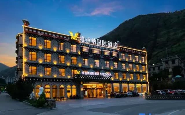 Vienna International Hotel (Daocheng Aden Scenic Area)