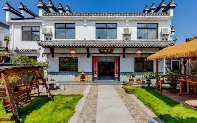Jing Taoyuanju Homestay (Taohua Tan Scenic Area)