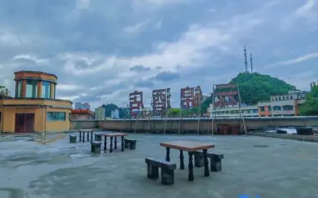 Liuzhi Special Yunjin Hotel