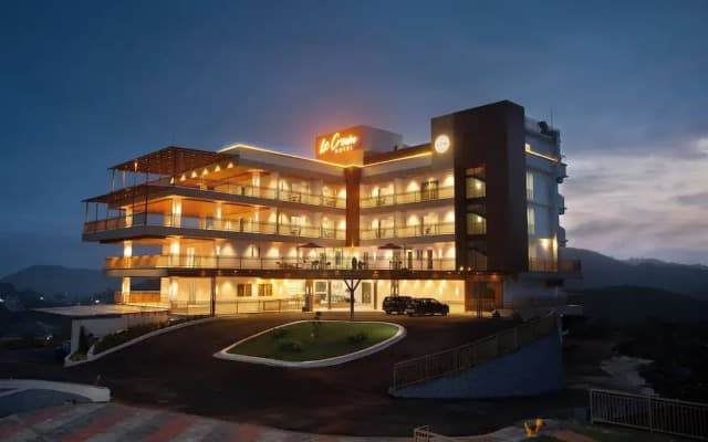 Le Crown Hotel