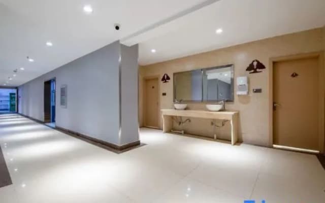 Yijia Platinum Hotel (Wenyou South Road Red Sun Logistics Building)