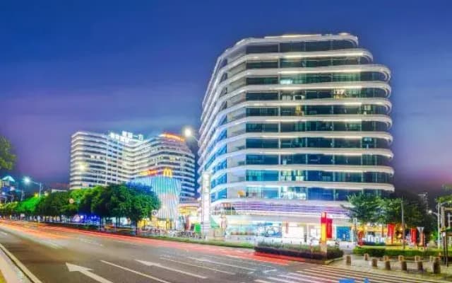 Zhaoqing · FumiFullmeCinemaBathtubDesignHotel