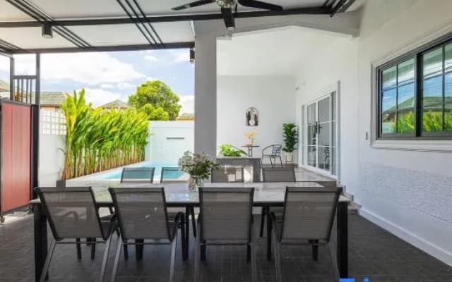 Villa Joanna, minutes from the Beach and City
