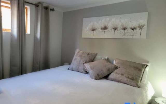 Wonderland Art House 2BR Loft Melville Walk to 7th with Secure Parking
