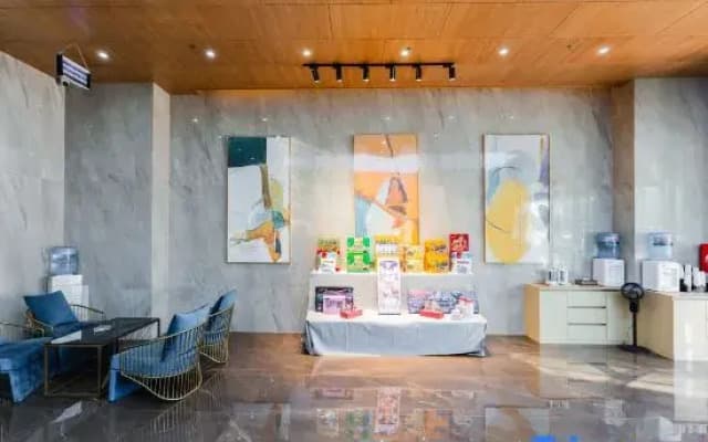 Wanyue Loft Hotel (Datong High-Speed Railway South Station Wanda Plaza)