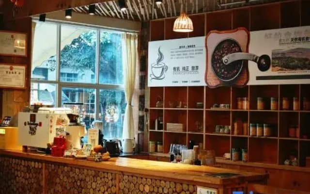 Eco-friendly and Simple-life Hotel