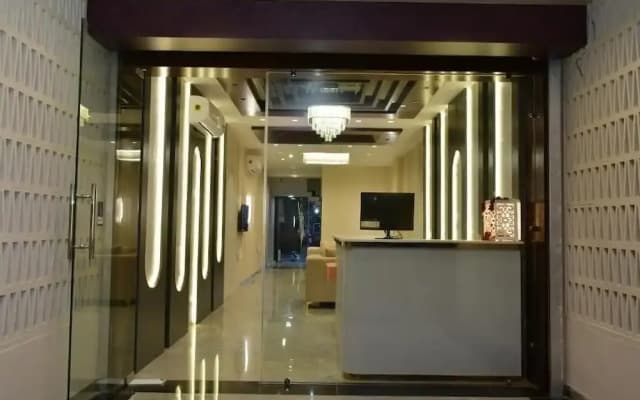 Travinities Hotel Avni Palace