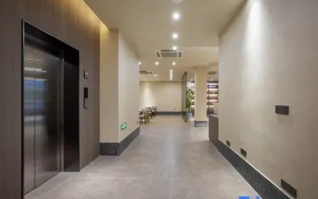 Ningbo Haibo Hotel (Tianyi Square Chenghuangmiao Subway Station)