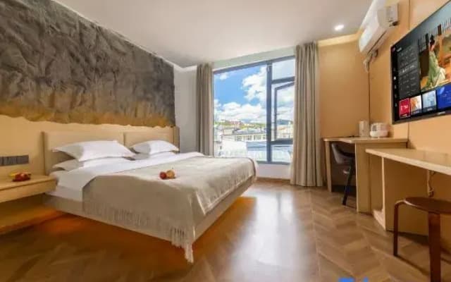 Muran Mountain Residence Designer Boutique Stay (Dukezong Ancient City Dafosi Prayer Wheel)