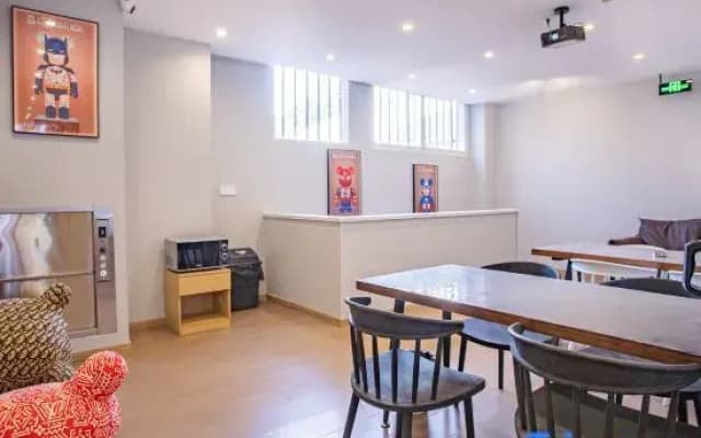 Buyan Chengxi Board-and-Card Youth Hostel Hotel