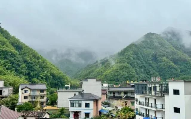 A guesthouse（Moon Bay Scenic Spot Store, Guanzhong Line, Yunnan ）