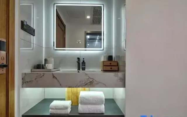 Mo Shanju Swimming Pool Courtyard homestay(Zhangjiajie Tianmen Mountain Branch)