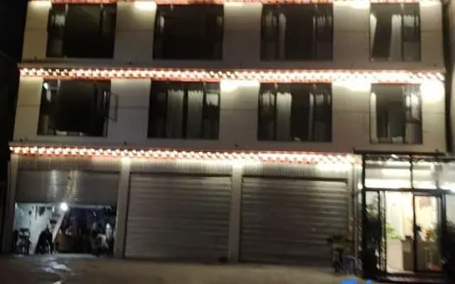 Kangding Luxiang Suisu Homestay (Qingge Square)
