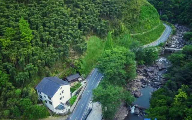 Kelai Residence · Simple Courtyard · Family Riverside · Rafting and Creek Tracing Homestay